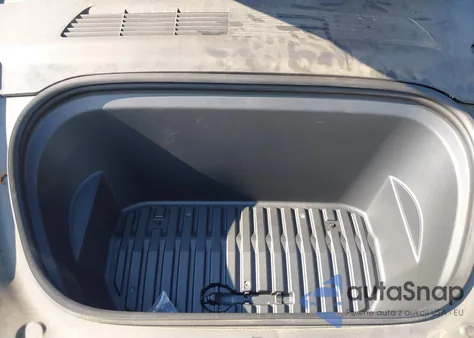 2020 Tesla Model Y Long Range Dual Motor All-Wheel Drive z USA, uszkodzony, nr VIN 5YJYGDEE5LF046424